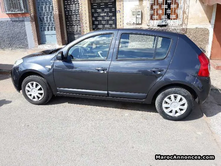 Dacia sandero essence - الدار البيضاء