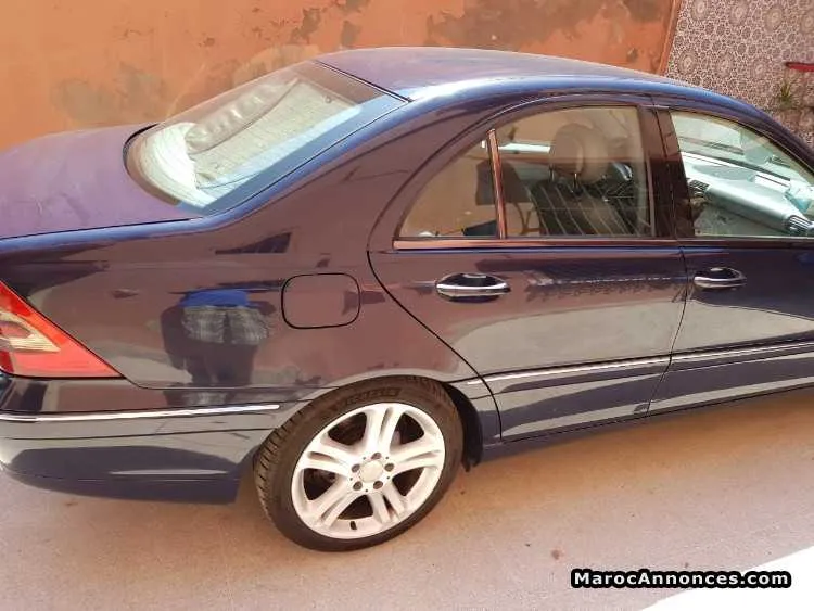Mercedes-benz classe c 220 diesel -2004 - الدار البيضاء (2)