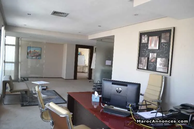 Bureau dernier étage vu sur twin - الدار البيضاء