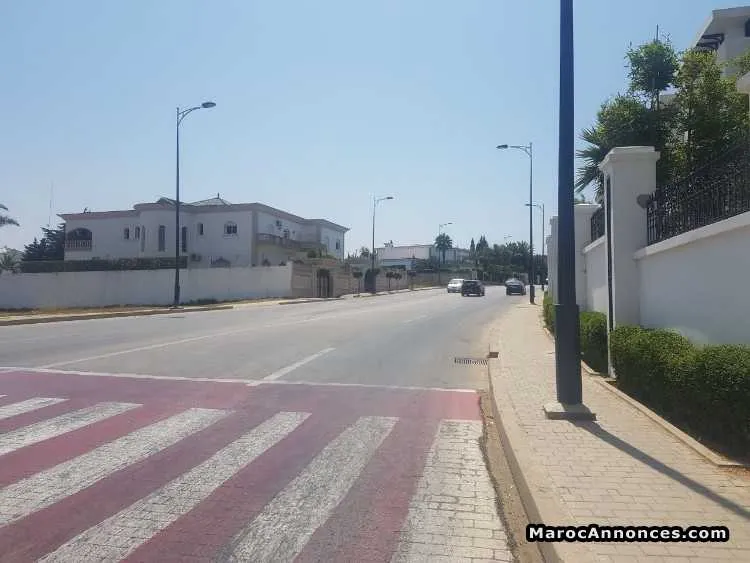 Terrain 2200 m2 zone villa prés hôtel golden tulip - الدار البيضاء (3)