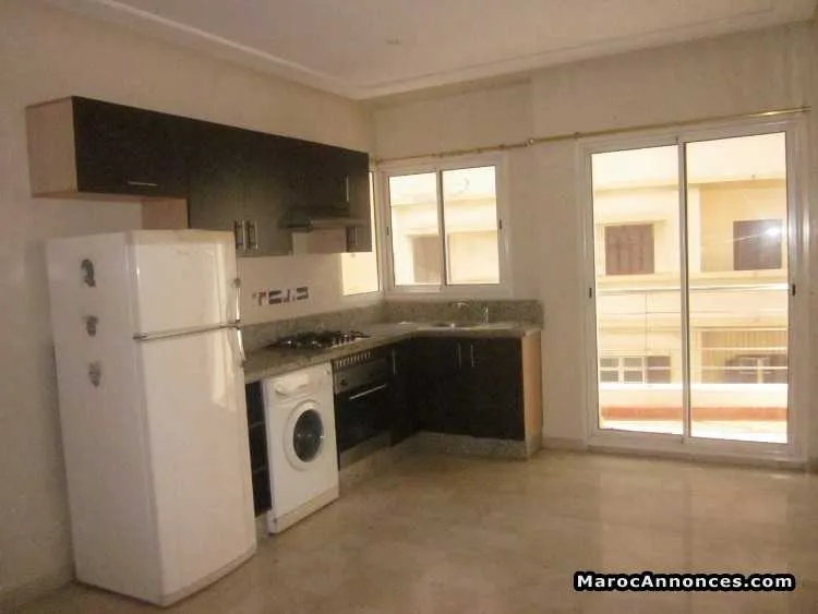 Studio vide 50m2 luxe à bd ziraoui prés lyautée - الدار البيضاء