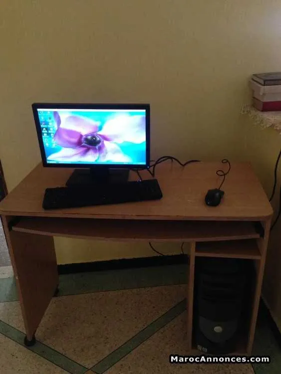 Pc bureau dell avec son table - الدار البيضاء