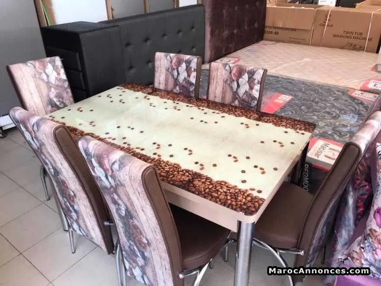 Salle à manger modern - الدار البيضاء
