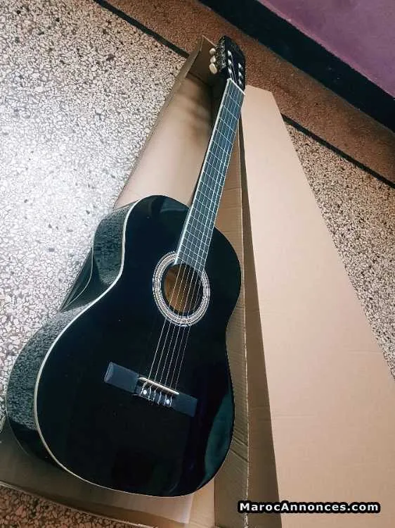 Guitare classique 4/4 - الدار البيضاء (2)