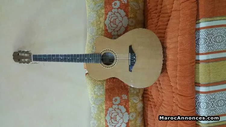 Guitar electro clasique manuel rodrigez hijos - الدار البيضاء (2)