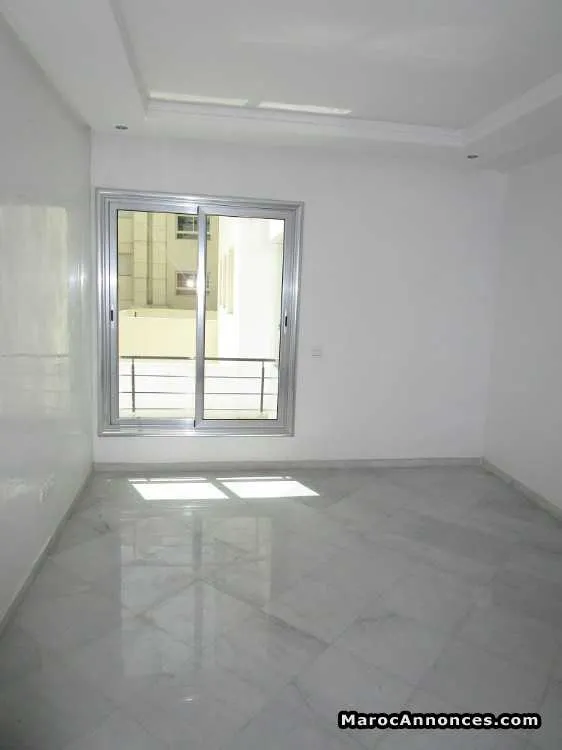 Studio vide luxe bd abdelmoumen enface tram - الدار البيضاء (2)