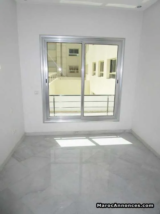Studio vide luxe bd abdelmoumen enface tram - الدار البيضاء (3)