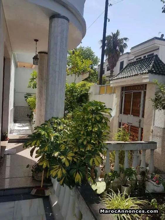 Villa / 3 niveaux à bien placé de californie - الدار البيضاء