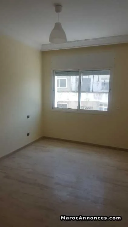 Appartement vide a louer à hassan,rabat - الدار البيضاء (2)