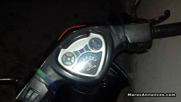 Une moto à vendre - الدار البيضاء (2)