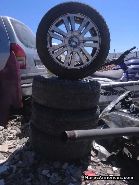 Jante et pneu ford 205/55/16 - الدار البيضاء