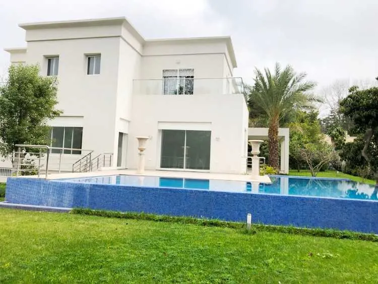 A vendre à rabat  villa refaite à neuf à  souissi - الرباط