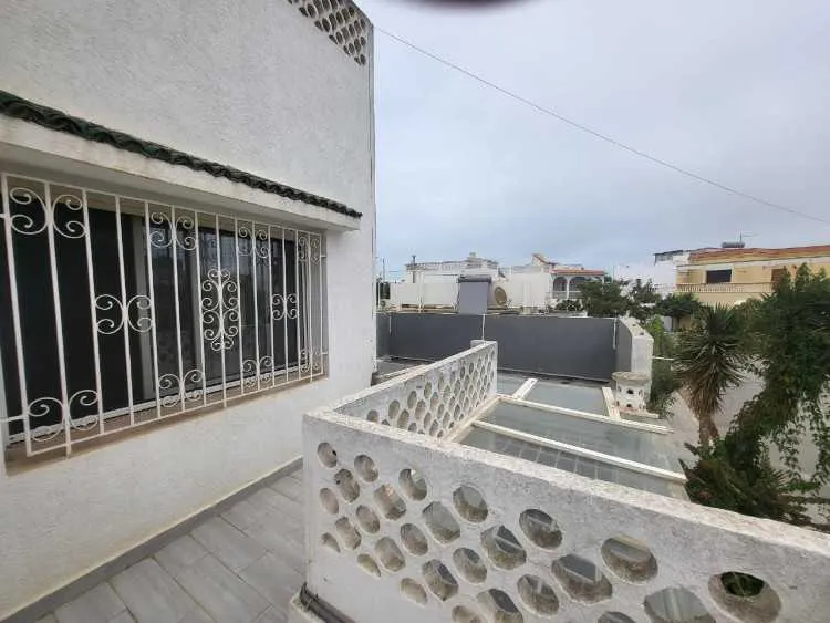 Villa à vente sur 2 niveu 292m² à harehoura - الرباط