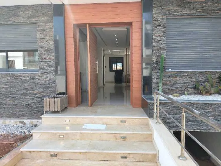 Villa haut standing à louer harhourz _vide - الرباط (2)