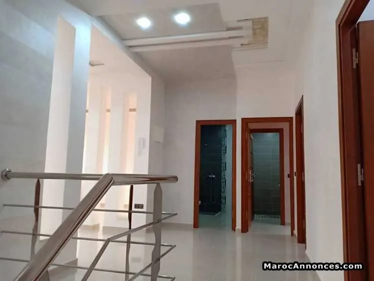 Rdc + cav d'une villa de 302 m2 - الدار البيضاء