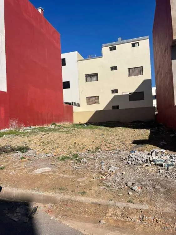 بقعة فيلا للبيع بحي كاليفورنيا بمدينة سطات - سطات