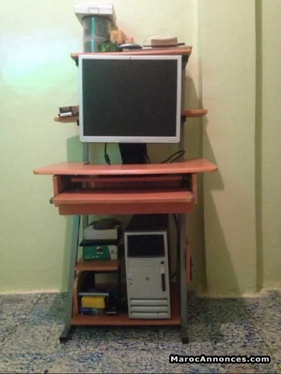 Pc hp pntm4 avec table + autre unite central pntm4 - الدار البيضاء (2)