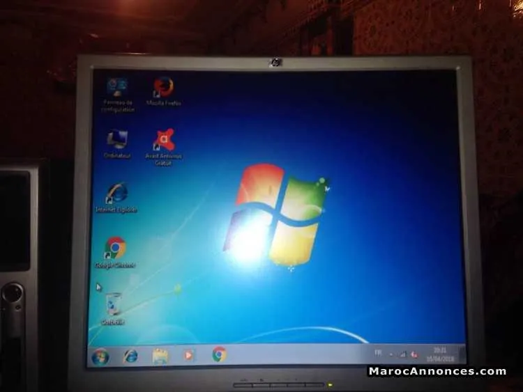 Pc hp pntm4 avec table + autre unite central pntm4 - الدار البيضاء (3)