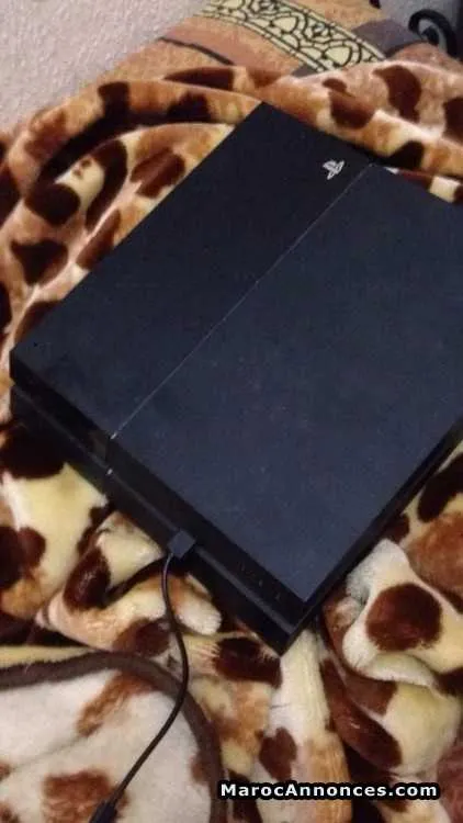 Playstation 4 avec fifa 18 - الدار البيضاء