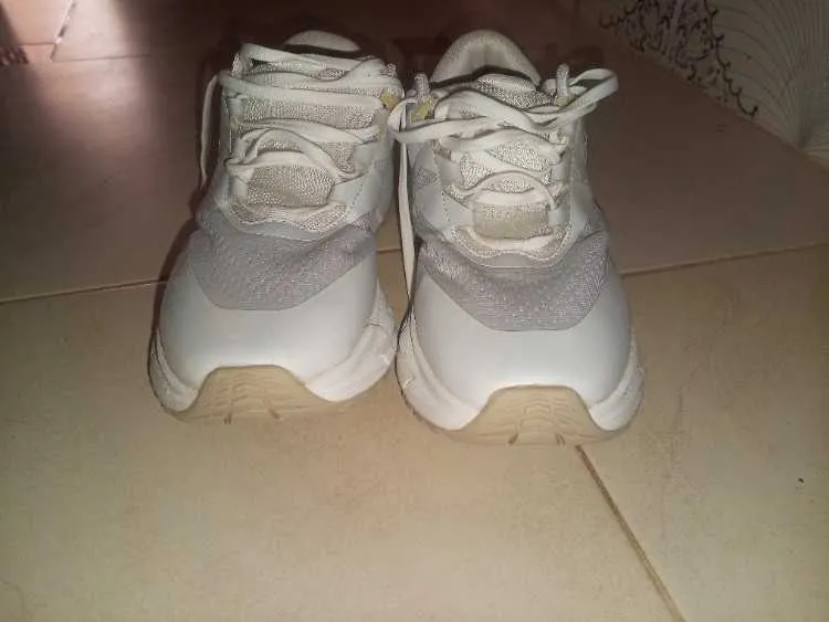 👟 سبادري أبيض ستايل سبور – بحالة جيدة - العيون