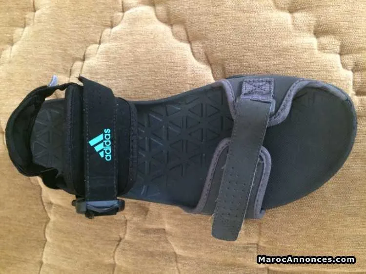 Sandale adidas taille 43 - الدار البيضاء