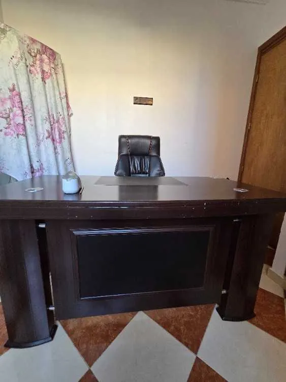 Bureau avec caisson et chaise ergonomique - تمارة (2)