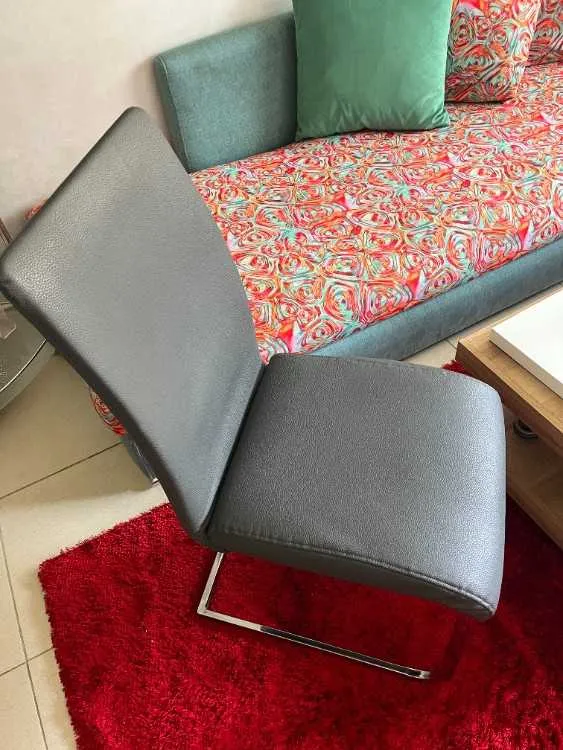 Table à manger moderne avec 4 chaises – excellent - سلا
