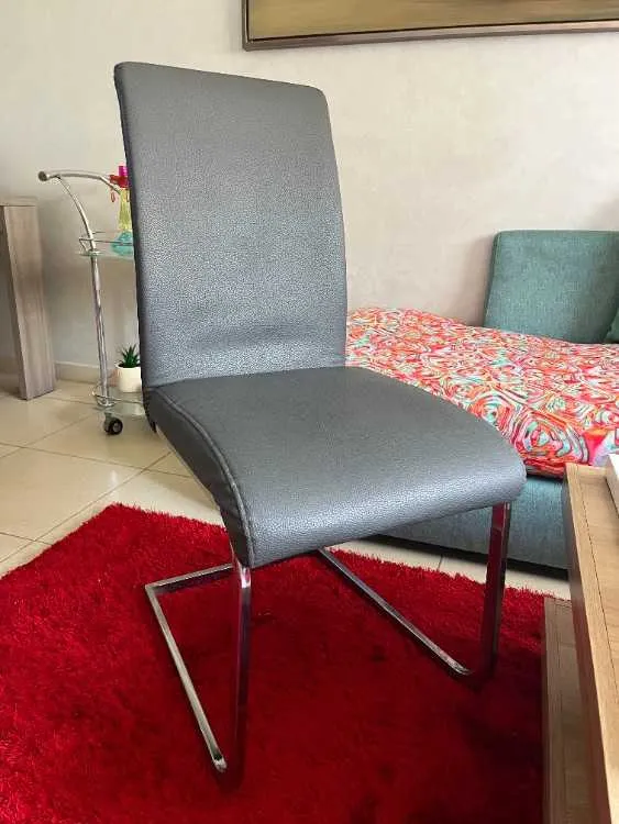 Table à manger moderne avec 4 chaises – excellent - سلا (2)