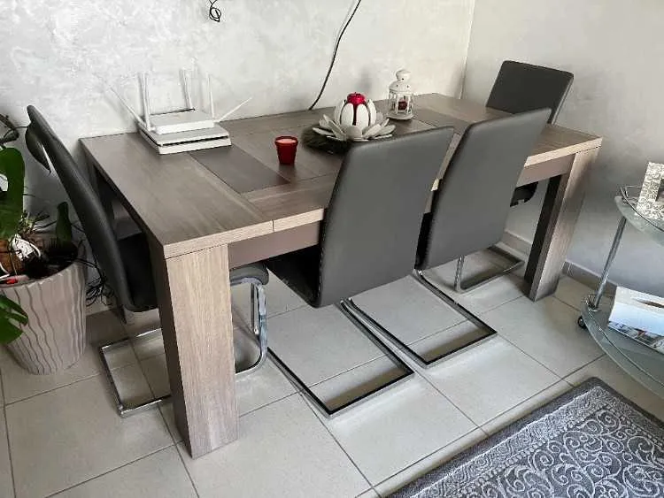 Table à manger moderne avec 4 chaises – excellent - سلا (3)