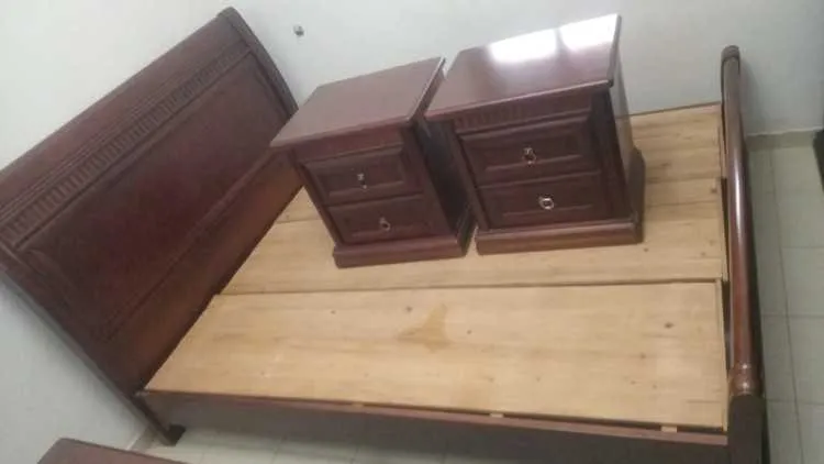 Chambre à coucher en bois massive - مراكش