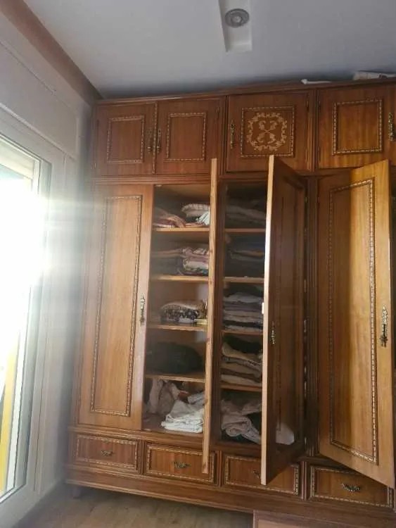 Grande armoire en bois iroko _ très spacieuse - طنجة (2)
