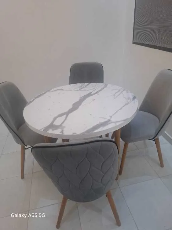 Table a manger bon etat - الدار البيضاء