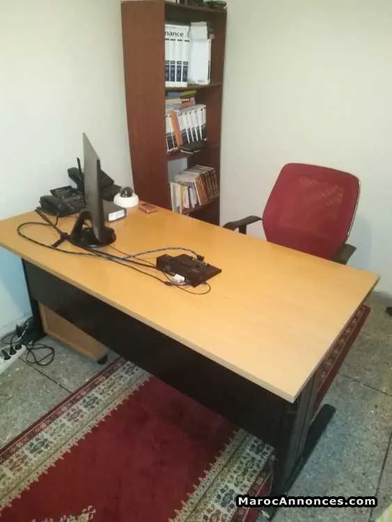 Bureau avec chaise - الدار البيضاء