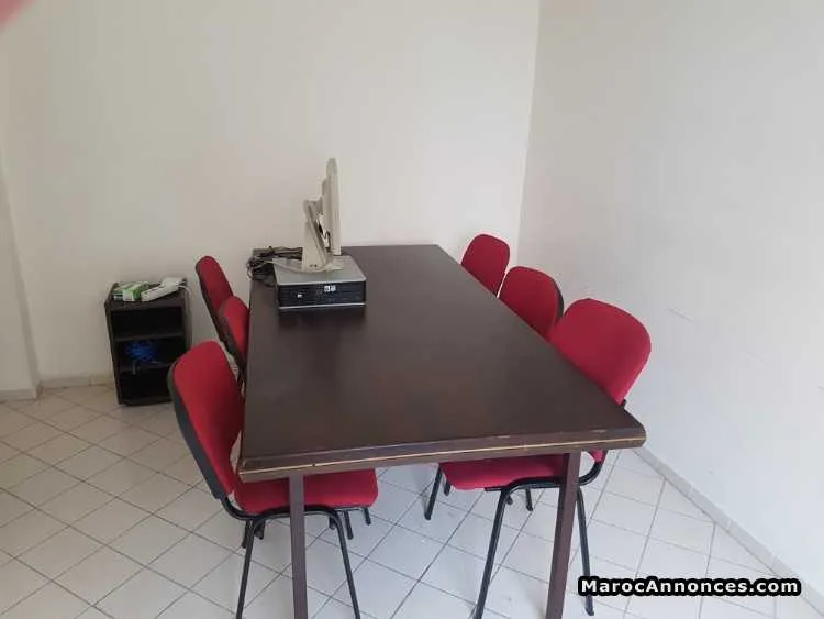 Chaises grande table  bureaux  fauteuils - الدار البيضاء