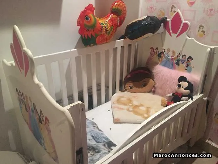 Lit à barreaux bébé fille - الدار البيضاء