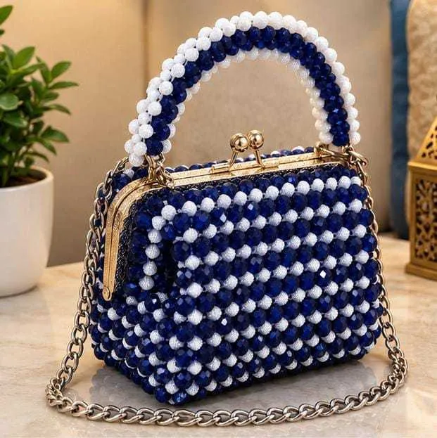 Sac à main perlé artisanal – bleu marine & blanc - حد السوالم