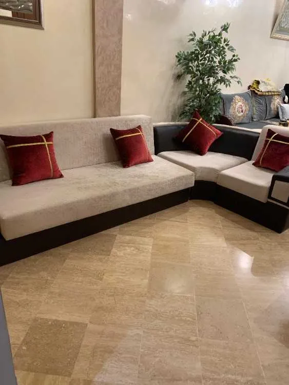 Salon d’angle turc en velours beige – très bon éta - الدار البيضاء (2)