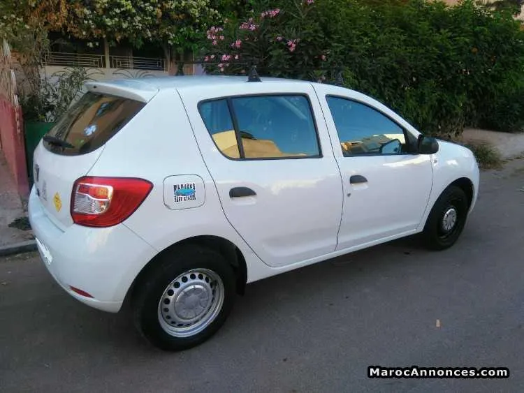 Dacia sandero diesel impecable - أكادير (2)