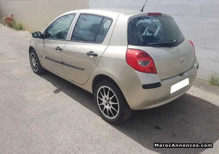 Renault clio iii dci 2007 - مراكش (3)
