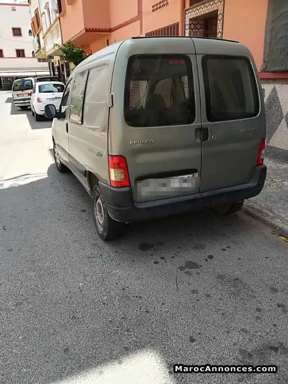 Voiture a vendre - أسفي