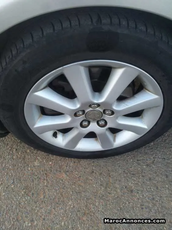 Toyota avensis 2005 - الرباط (3)
