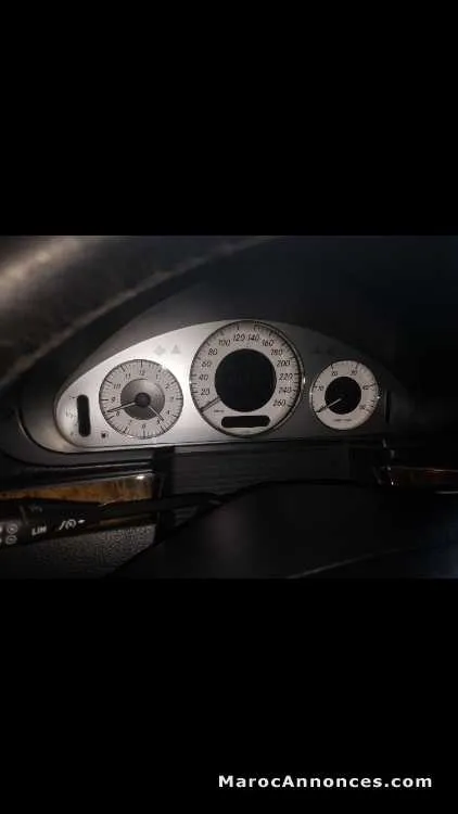 Mercedes e 280 - الرباط