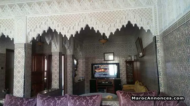 دار محفظة للبيع ذو واجهتين امامية و خلفية - الدار البيضاء