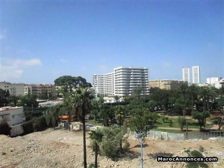 Appartement 3ch salon vide 120m2 q.palmier ss vis àvis - الدار البيضاء