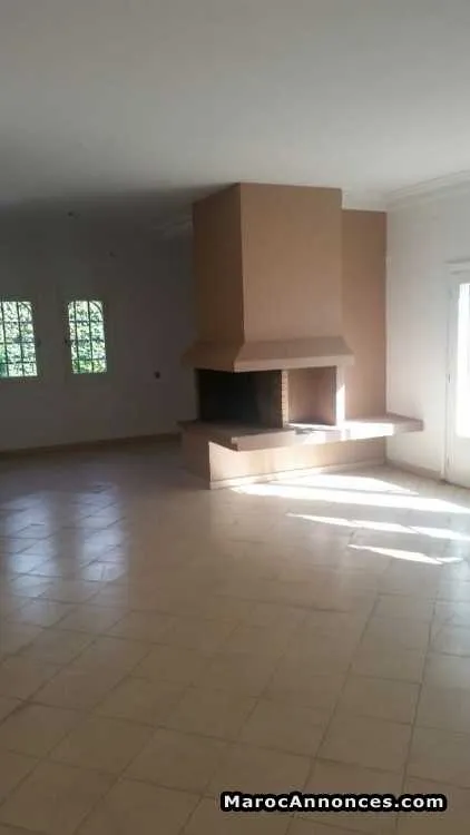 Villa fonctionnelle à louer bon quartier - الدار البيضاء (3)