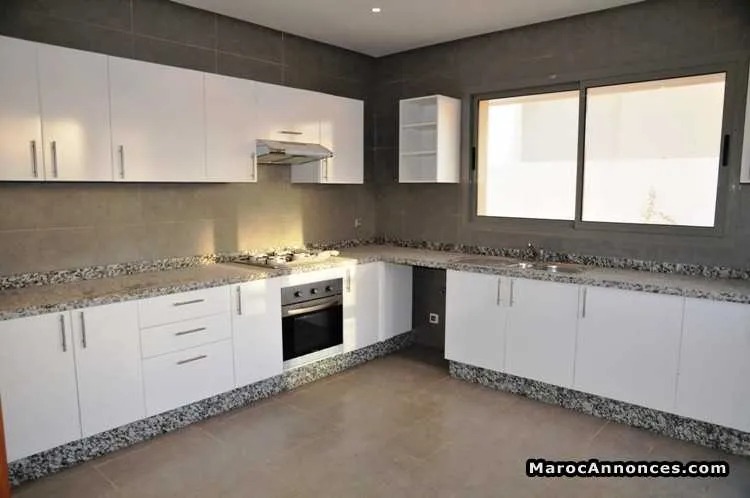 Villa 280m² à louer - الدار البيضاء (3)