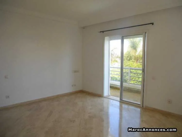 Villa en location à ain diab ii    500m² - الدار البيضاء (2)