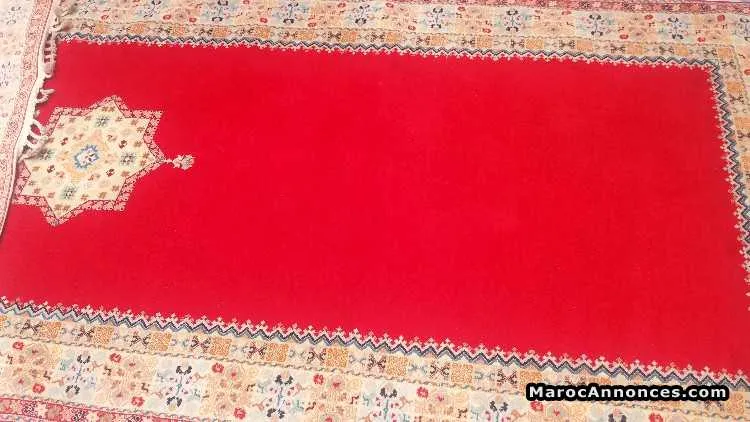 Tapis traditionnel rouge de la région rabat - الدار البيضاء