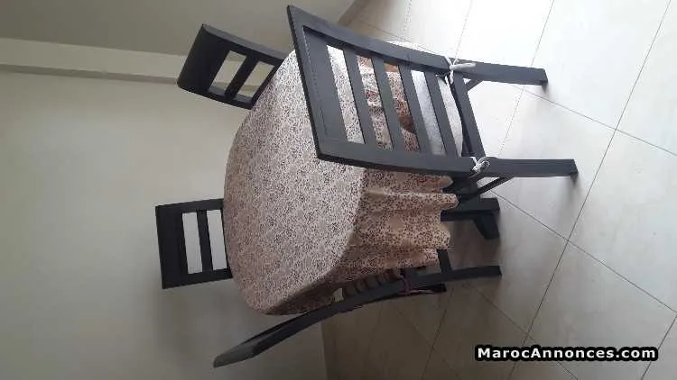 Salle à manger - table et 4 chaises en bois - الدار البيضاء