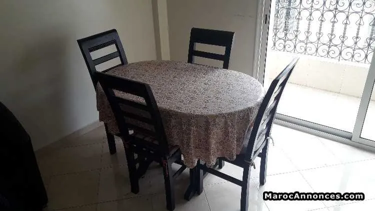 Salle à manger - table et 4 chaises en bois - الدار البيضاء (2)
